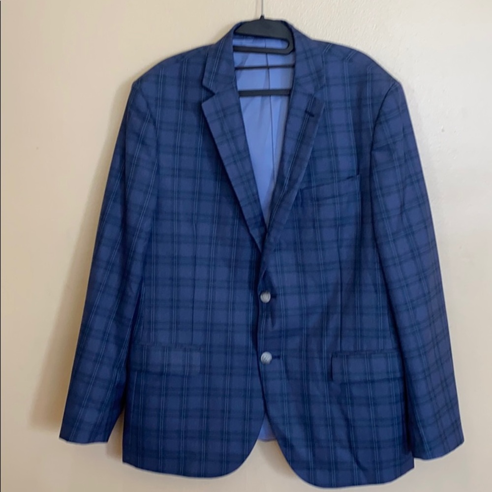 Men’s blue checkered sports coat